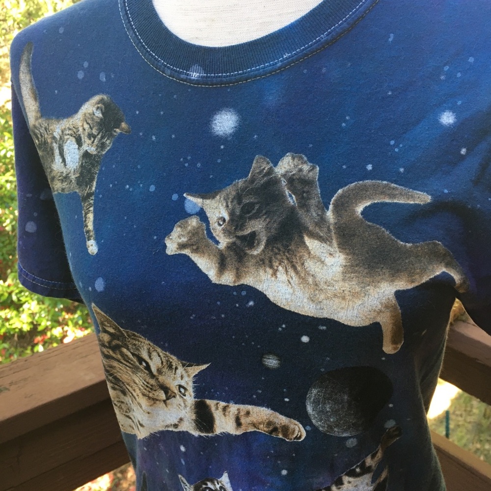 Women’s flying kitty T-shirt Small